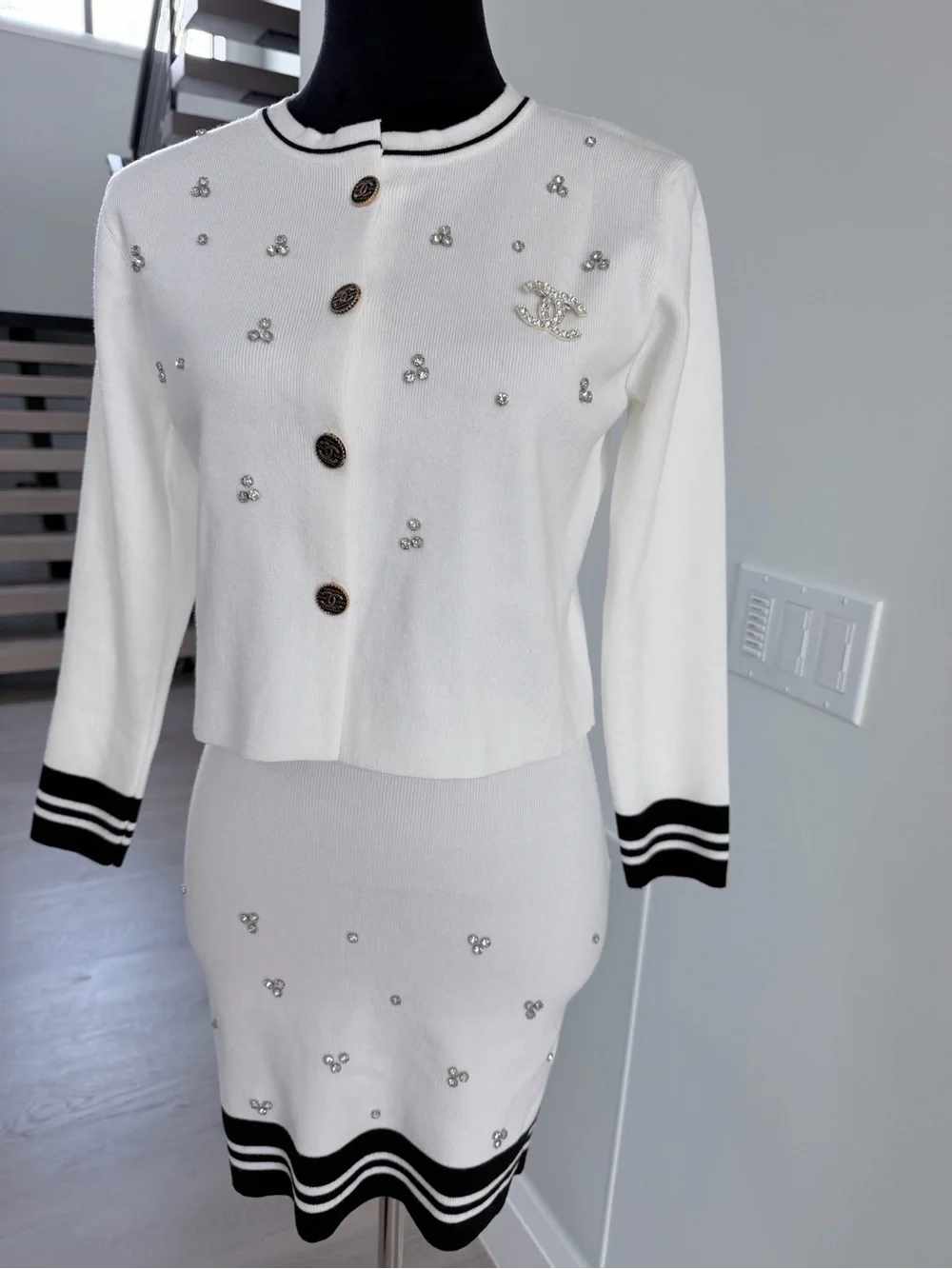 CHANEL look embellishments touch
